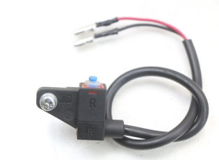 CONTACTEUR FEU STOP DROIT