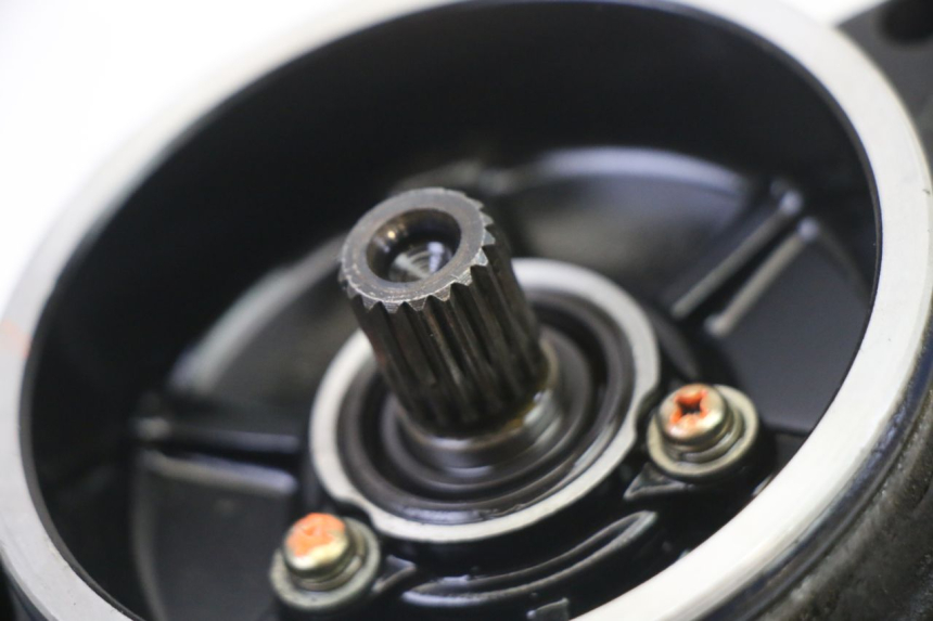 photo de ALTERNATORE YAMAHA FJ 36Y 1100 (1984 - 1985) - Primo piano tecnico