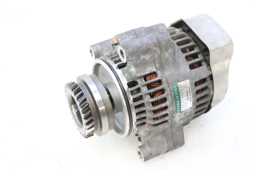 photo de ALTERNATORE SUZUKI GSF N BANDIT 1200 (2001 - 2005) - Primo piano tecnico