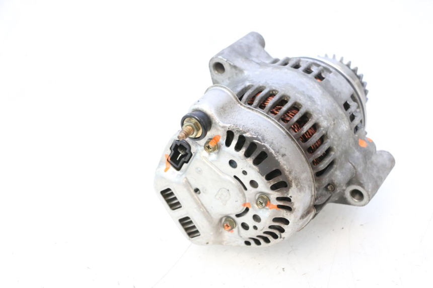 photo de ALTERNATORE SUZUKI GSF N BANDIT 1200 (2001 - 2005) - Dettagli dei punti di fissaggio
