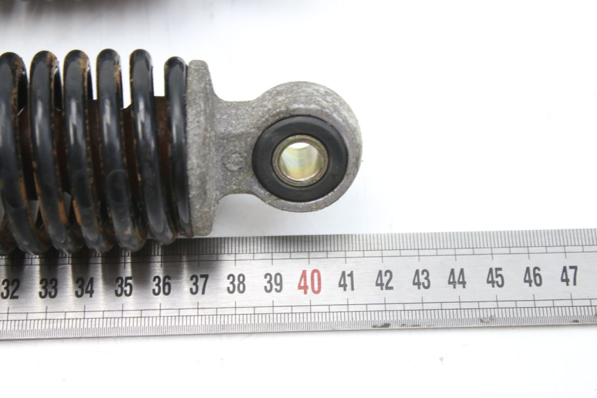 photo de AMMORTIZZATORE POSTERIORE HONDA FES PANTHEON 125 (2003 - 2007) - Dettagli dei punti di fissaggio