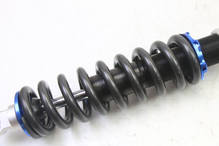 photo de AMMORTIZZATORE POSTERIORE APOLLO RFZ 125 - Primo piano tecnico