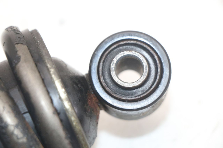 photo de AMMORTIZZATORE POSTERIORE SUZUKI GS F 500 (2004 - 2007) - Marcature e riferimenti originali