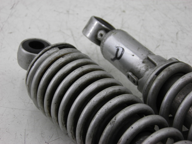 photo de Ammortizzatore posteriore YAMAHA YBR CUSTOM 125 (2008 - 2010) - Primo piano tecnico