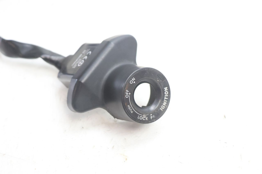 photo de ANTENNA TRANSPONDER YAMAHA FJR 1300 (2001 - 2005) - Zoom sullo stato d'uso