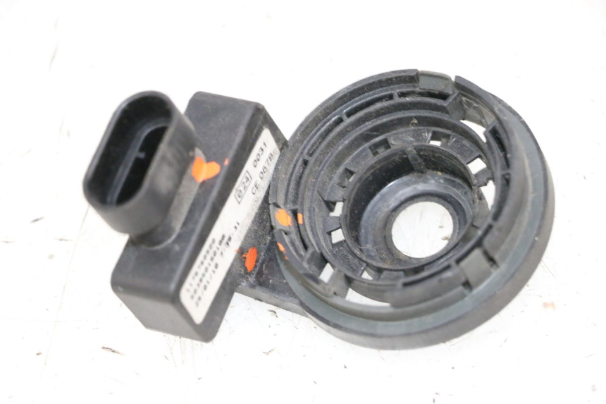 photo de ANTENNA TRANSPONDER PEUGEOT GEOPOLIS 400 (2007 - 2013) - Primo piano tecnico