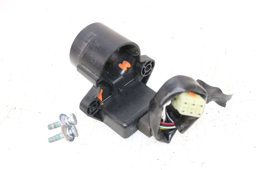 photo de ANTENNA TRANSPONDER YAMAHA XMAX X-MAX 125 (2006 - 2009) - Dettagli dei punti di fissaggio