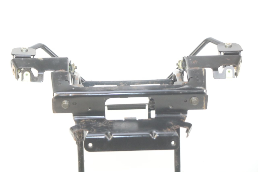 photo de ARAIA ANTERIORE PEUGEOT CITYSTAR AIR 125 (2014 - 2017) - Dettagli dei punti di fissaggio