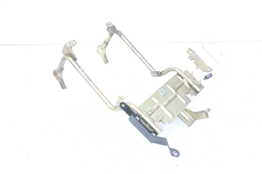 photo de CUPOLINO STAFFA PEUGEOT JET FORCE CARBU 50 (2003 - 2016) - Primo piano tecnico