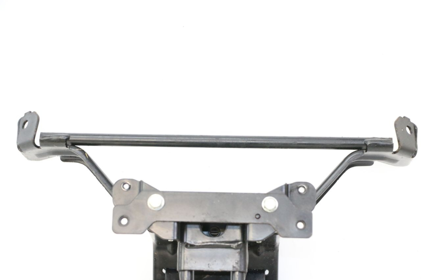 photo de CUPOLINO STAFFA PEUGEOT SATELIS 125 (2013 - 2018) - Dettagli dei punti di fissaggio