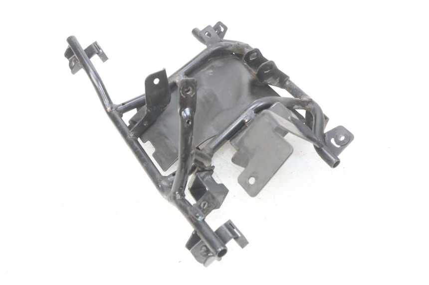 photo de ARAIA ANTERIORE SUZUKI SIXTEEN 125 (2008 - 2010) - Dettaglio del componente