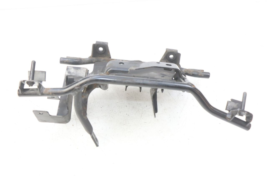 photo de ARAIA ANTERIORE SUZUKI SIXTEEN 125 (2008 - 2010) - Zoom sullo stato d'uso