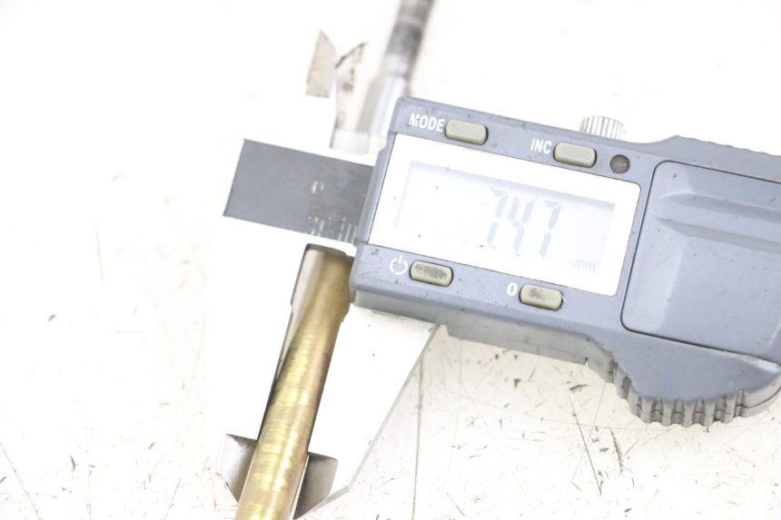 photo de ALBERO FRIZIONE SUZUKI GSX E 250 (1982 - 1983) - Dettaglio del componente