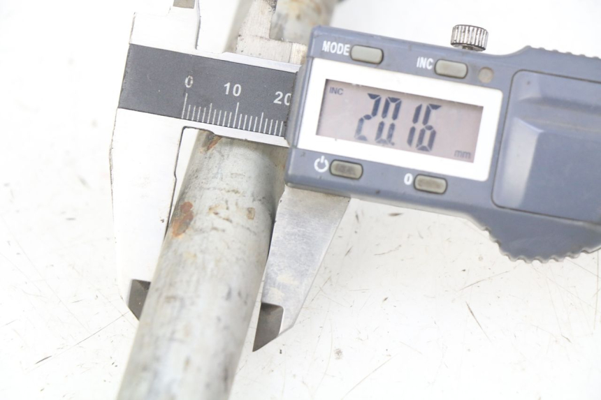 photo de ASSE BRACCIO OSCILLANTE HONDA CB R 1000 (2018 - 2023) - Dettaglio del componente