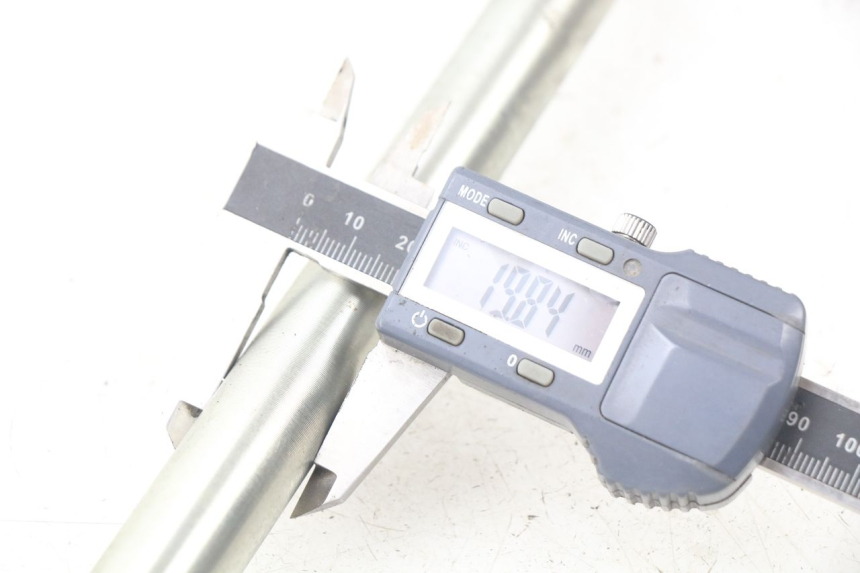 photo de ASSE BRACCIO OSCILLANTE YAMAHA FJR ABS 1300 (2006 - 2012) - Altra angolazione