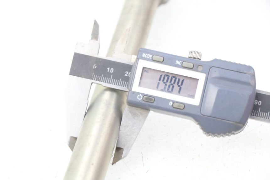 photo de ASSE BRACCIO OSCILLANTE YAMAHA FJR ABS 1300 (2016 - 2020) - Dettaglio del componente