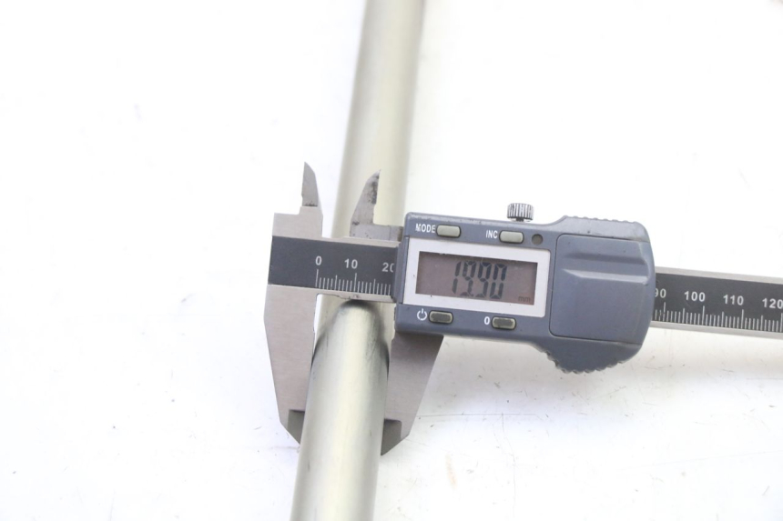 photo de ASSE FORCELLONE YAMAHA FZ6 FAZER S2 600 (2007 - 2011) - Primo piano tecnico