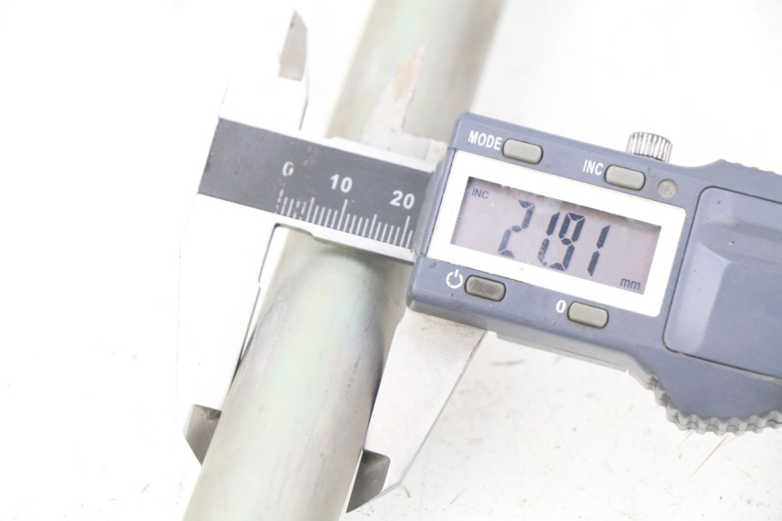 photo de ASSE BRACCIO OSCILLANTE SUZUKI GSX-R GSXR 750 (2011 - 2016) - Zoom sullo stato d'uso