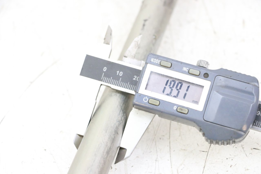 photo de ASSE FORCELLONE SUZUKI GSR 750 (2011 - 2017) - Zoom sullo stato d'uso