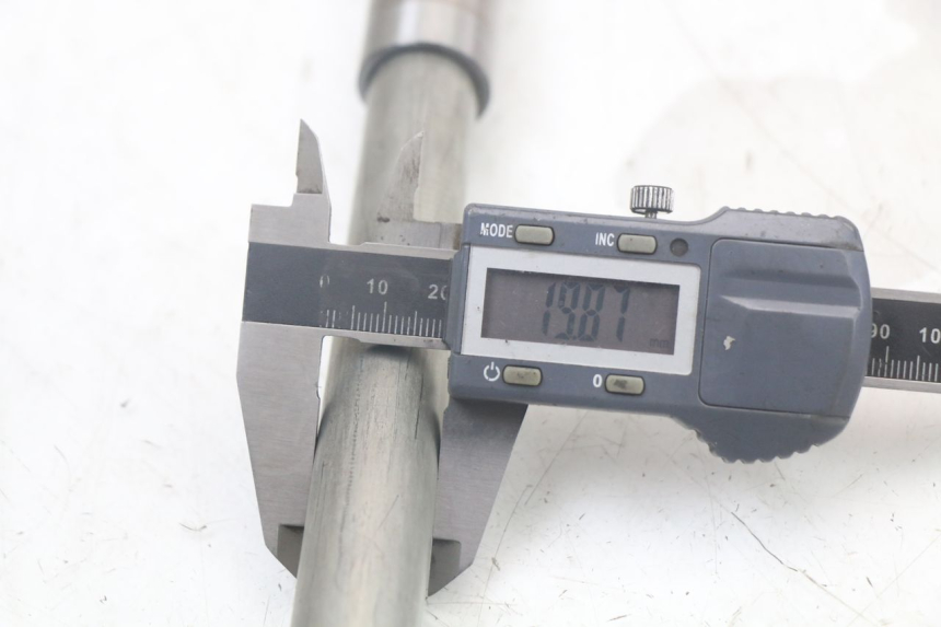 photo de ASSE BRACCIO OSCILLANTE SUZUKI SV N 650 (1999 - 2002) - Primo piano tecnico