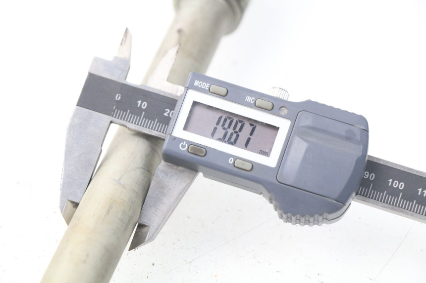 photo de ASSE BRACCIO OSCILLANTE SUZUKI SV S ABS 650 (2003 - 2009) - Altra angolazione