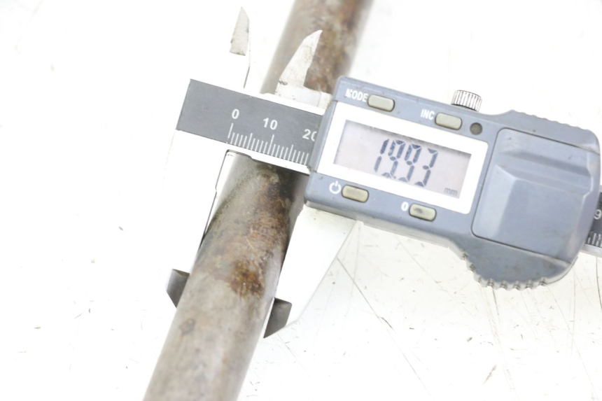 photo de ASSE BRACCIO OSCILLANTE YAMAHA FZ1 FAZER 1000 (2007 - 2009) - Dettaglio del componente