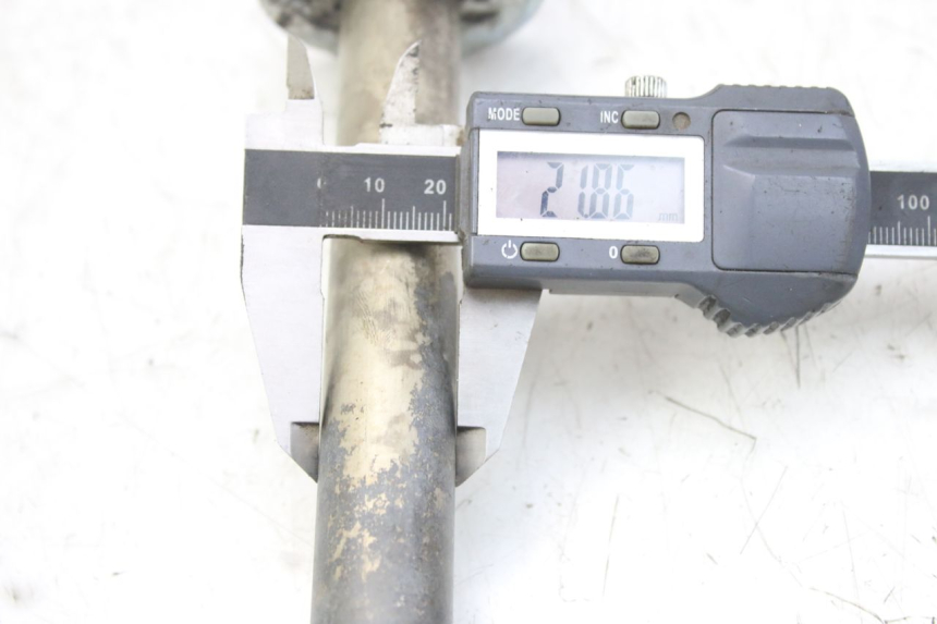 photo de ASSE BRACCIO OSCILLANTE YAMAHA YZF R1 1000 (2007 - 2008) - Zoom sullo stato d'uso