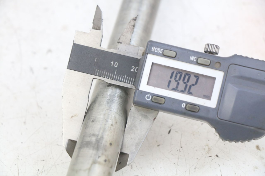 photo de ASSE BRACCIO OSCILLANTE KAWASAKI Z 750 (2007 - 2013) - Dettaglio del componente