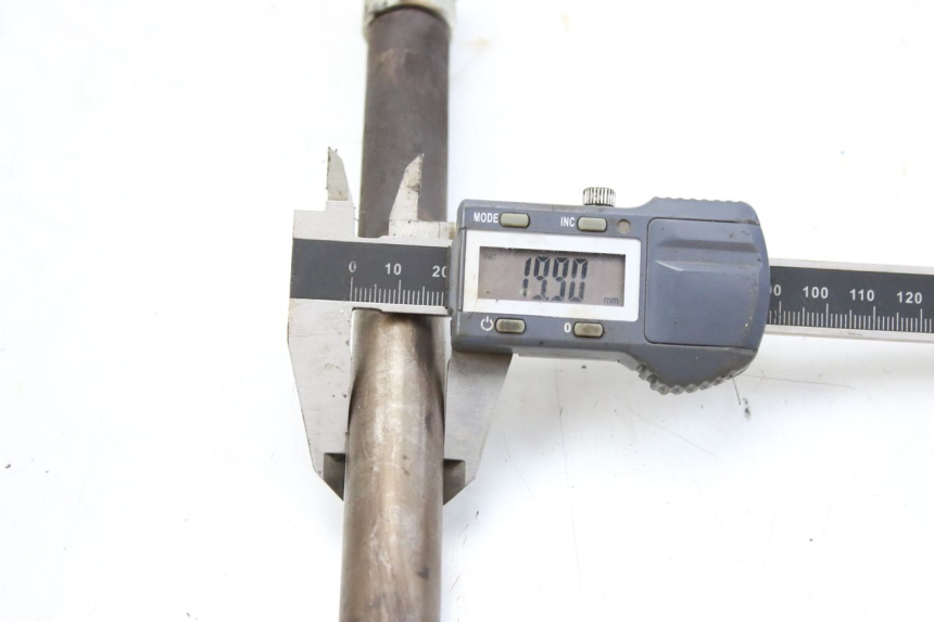 photo de ASSE BRACCIO OSCILLANTE KAWASAKI ZEPHYR 1100 ( - 1995) - Stato della superficie e materiale