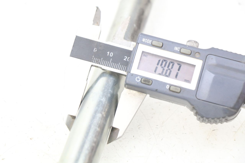 photo de ASSE BRACCIO OSCILLANTE KAWASAKI ZR7 ZR-7 S 750 (1999 - 2004) - Dettaglio del componente