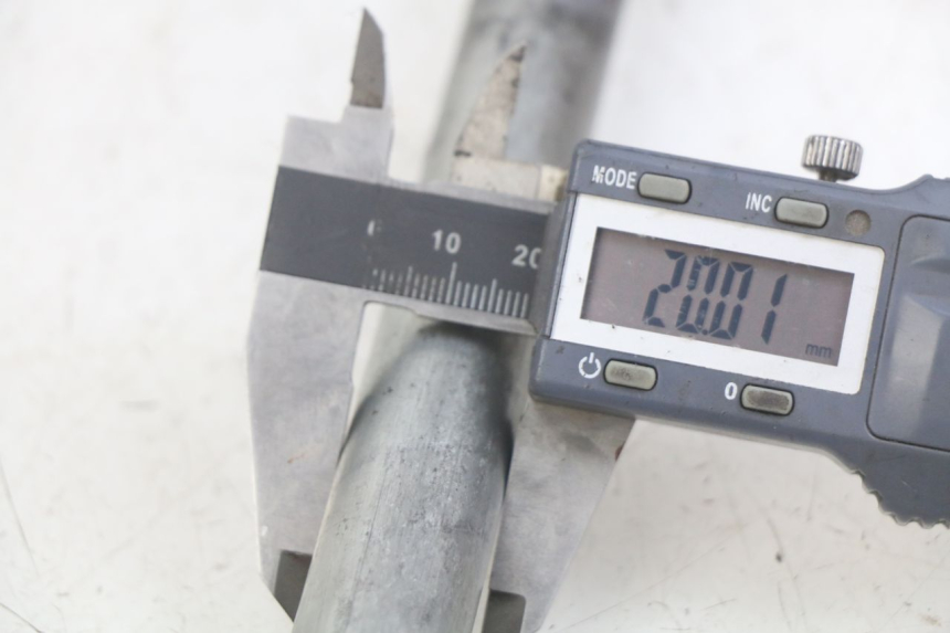 photo de ASSE BRACCIO OSCILLANTE KAWASAKI ZX-6R ZX6R 600 (1995 - 1997) - Primo piano tecnico