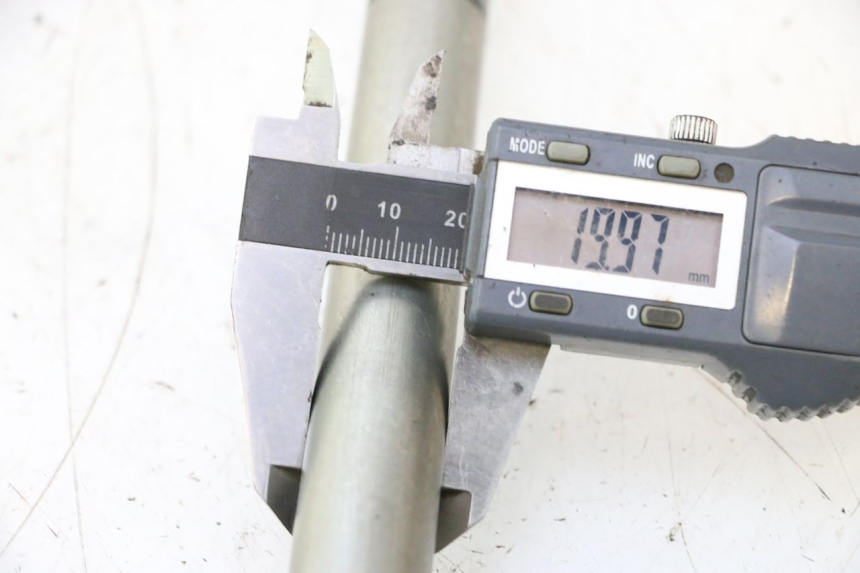 photo de ASSE BRACCIO OSCILLANTE KAWASAKI ZX-6R ZX6R 600 (1995 - 1997) - Dettaglio del componente