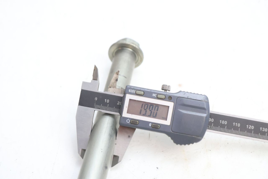 photo de Asse del braccio oscillante KAWASAKI ZX-6R ZX6R 600 (2000 - 2002) - Primo piano tecnico