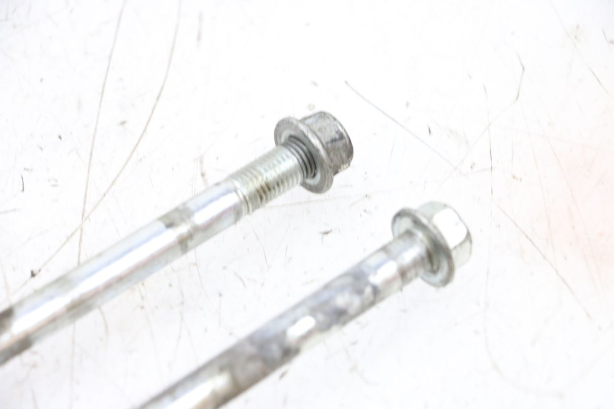 photo de ASSE MOTORE SUZUKI GSXR GSX-R 1000 (2003 - 2004) - Dettagli dei punti di fissaggio