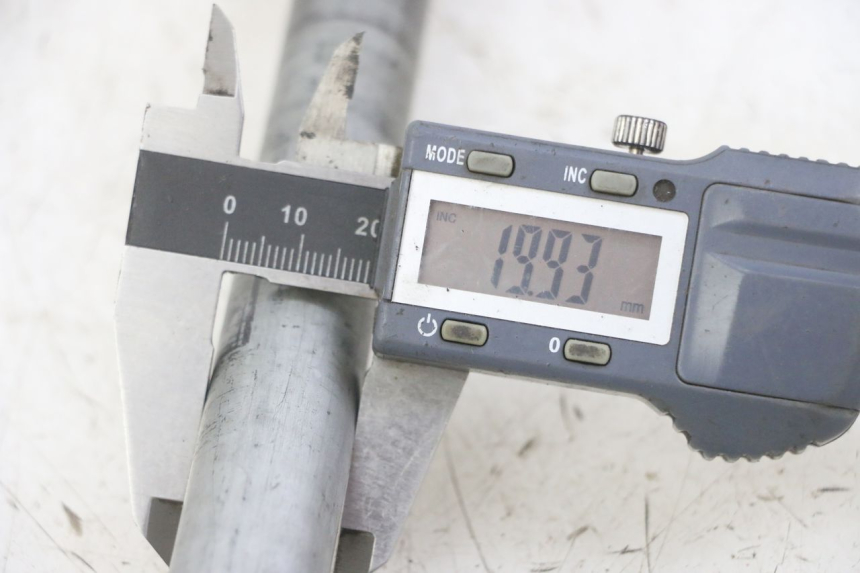 photo de Asse ruota posteriore HONDA CBF 500 (2004 - 2007) - Dettaglio del componente