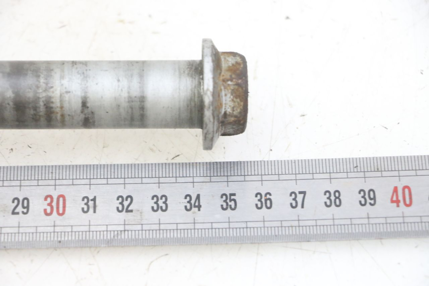 photo de Asse ruota posteriore HONDA CBF 500 (2004 - 2007) - Zoom sullo stato d'uso