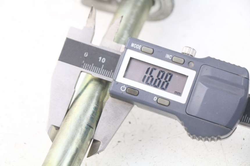 photo de Asse ruota posteriore HYOSUNG COMET GTR 125 (2007 - 2014) - Dettaglio del componente