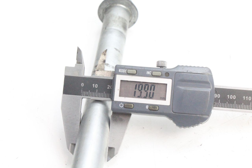 photo de ASSE RUOTA POSTERIORE KAWASAKI ER-6 ER6 F ABS 650 (2012 - 2016) - Primo piano tecnico