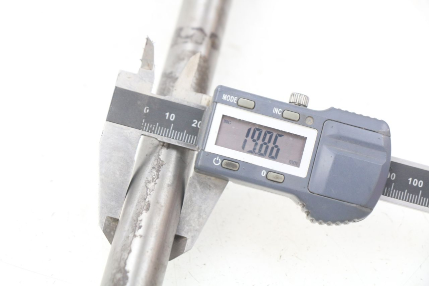 photo de ASSE RUOTA POSTERIORE YAMAHA FJ 3CX 1200 (1986 - 1996) - Altra angolazione