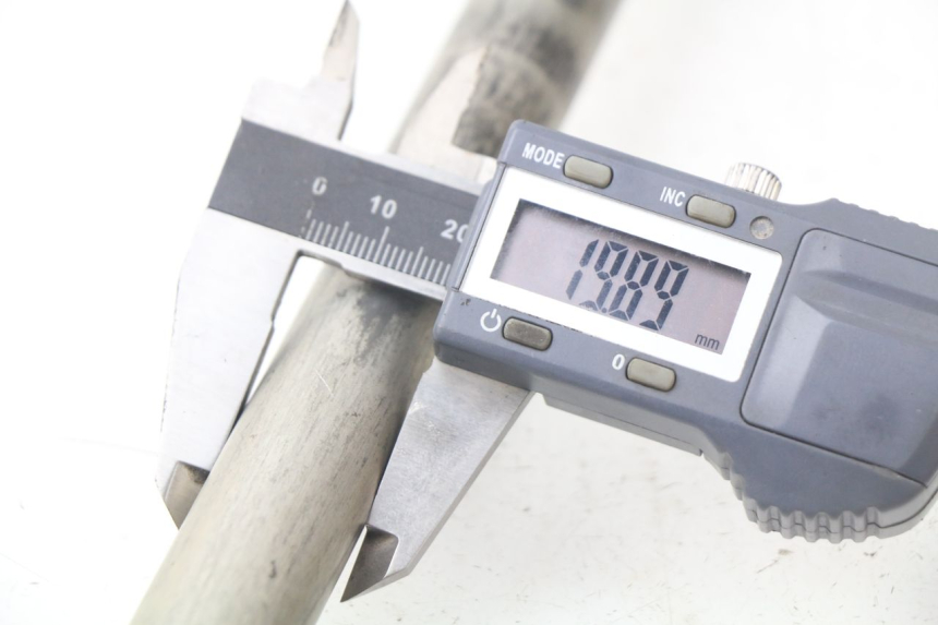 photo de ASSE RUOTA POSTERIORE YAMAHA FJR ABS 1300 (2006 - 2012) - Altra angolazione