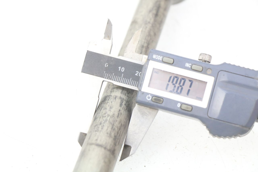 photo de ASSE RUOTA POSTERIORE YAMAHA FJR ABS 1300 (2016 - 2020) - Primo piano tecnico