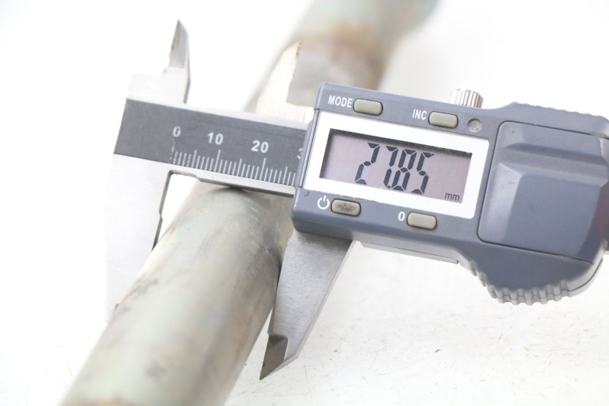 photo de ASSE RUOTA POSTERIORE YAMAHA FZ8 800 (2010 - 2016) - Dettaglio del componente