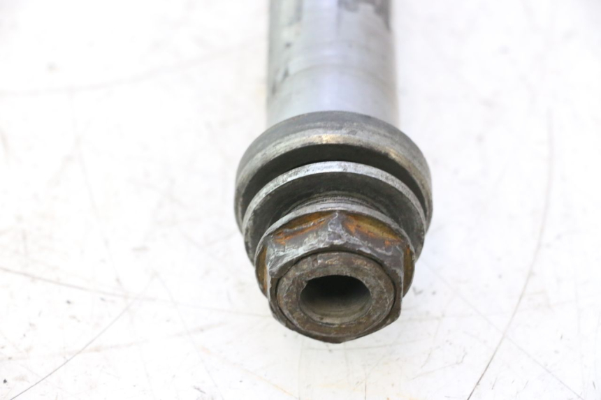 photo de ASSE RUOTA POSTERIORE GILERA GP 800 (2007 - 2013) - Dettaglio del componente