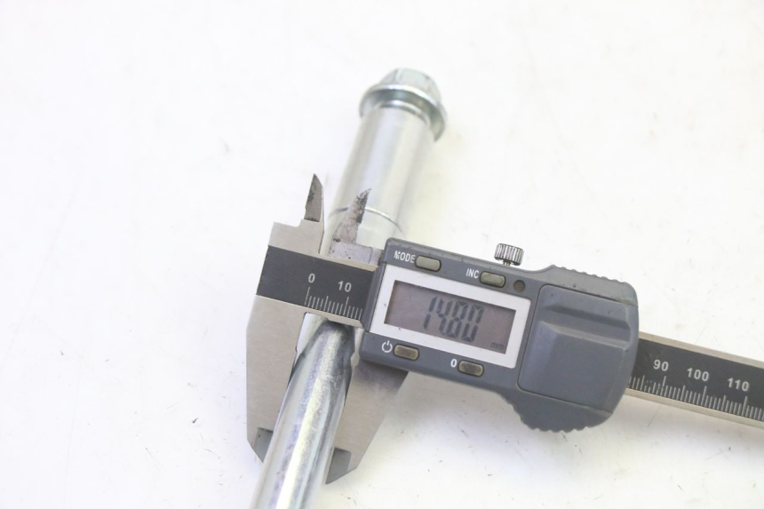 photo de ASSE RUOTA POSTERIORE APOLLO RFZ 125 - Primo piano tecnico