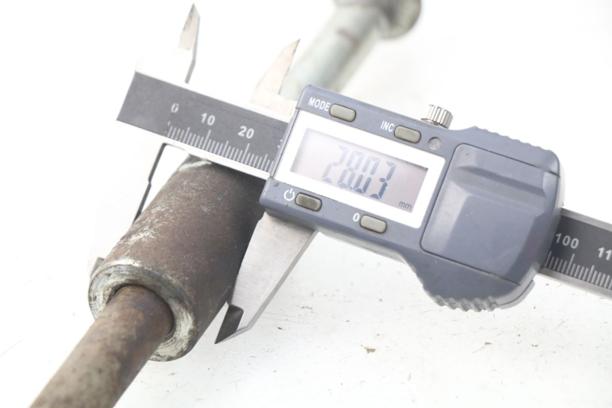 photo de ASSE RUOTA POSTERIORE MASH SEVENTY FIVE 125 (2013 - 2021) - Altra angolazione