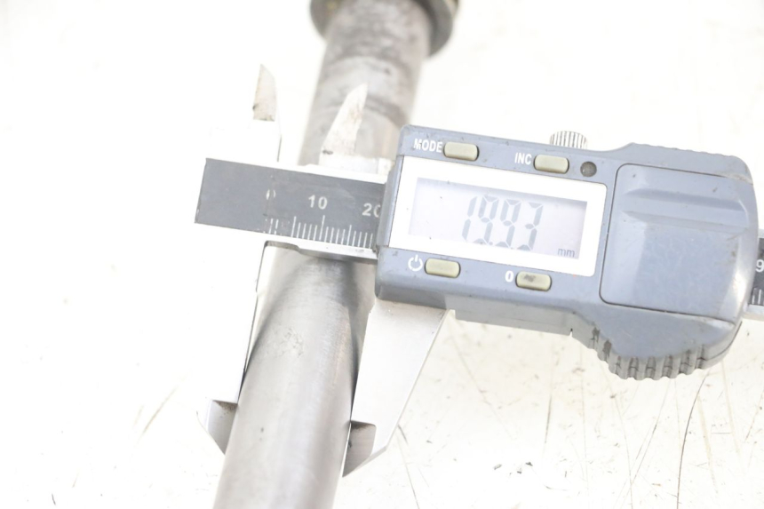 photo de ASSE RUOTA POSTERIORE TRIUMPH SPEED TRIPLE T301 900 (1994 - 1996) - Altra angolazione