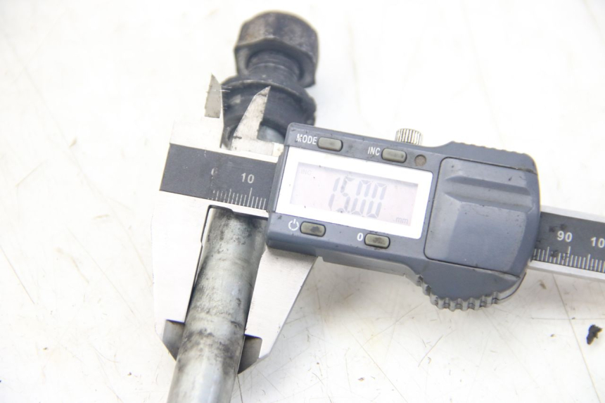 photo de ASSE RUOTA POSTERIORE YAMAHA SR 125 (1982 - 2003) - Zoom sullo stato d'uso