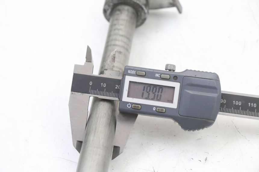 photo de ASSE RUOTA POSTERIORE SUZUKI GSF S BANDIT 600 (2000 - 2004) - Vista d'insieme del prodotto