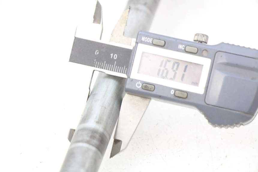 photo de ASSE RUOTA POSTERIORE SUZUKI SV N 650 (1999 - 2002) - Altra angolazione