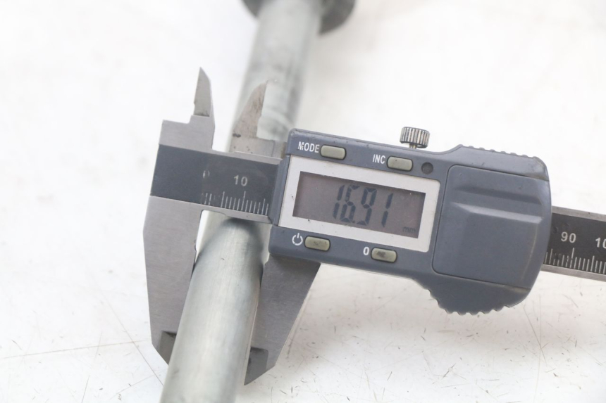 photo de ASSE RUOTA POSTERIORE SUZUKI SV N 650 (1999 - 2002) - Altra angolazione